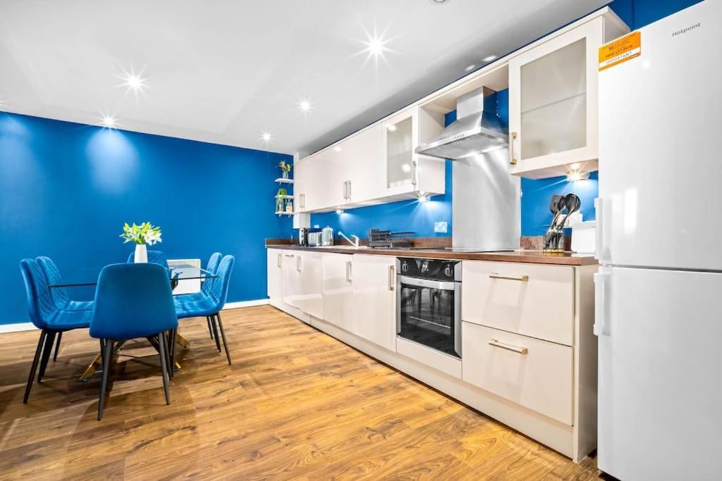 Spacious 2 Bed Apt B'Ham Cc With Parking Sleeps 7 Birmingham Exterior photo
